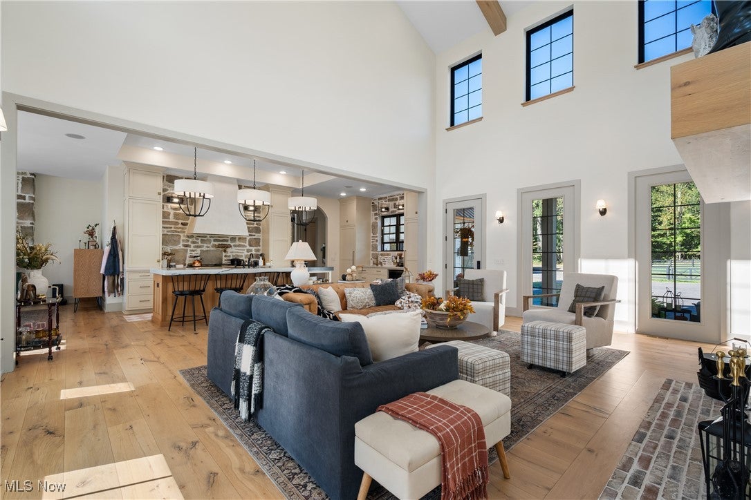 New Franklin, Ohio, 44216, United States, 6 Bedrooms Bedrooms, ,6 BathroomsBathrooms,Residential,Active,1989782