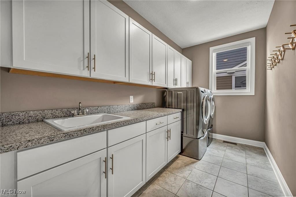 Chagrin Falls, Ohio, 44022, United States, 3 Bedrooms Bedrooms, ,4 BathroomsBathrooms,Residential,Active,1945059