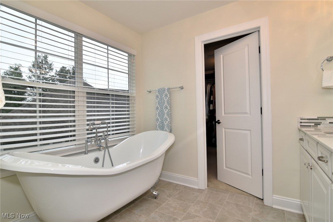 Chagrin Falls, Ohio, 44023, United States, 5 Bedrooms Bedrooms, ,5 BathroomsBathrooms,Residential,Active,1929410
