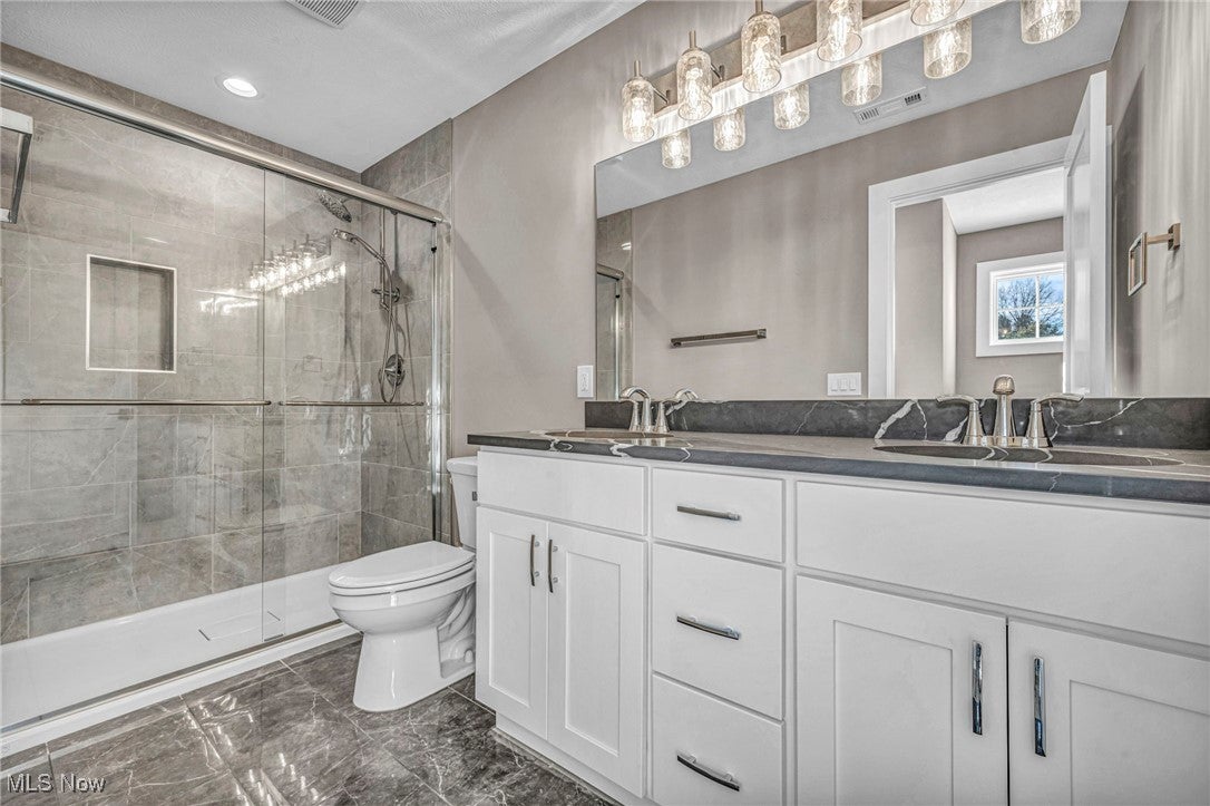 Moreland Hills, Ohio, 44022, United States, 5 Bedrooms Bedrooms, ,6 BathroomsBathrooms,Residential,Contingent,1903201