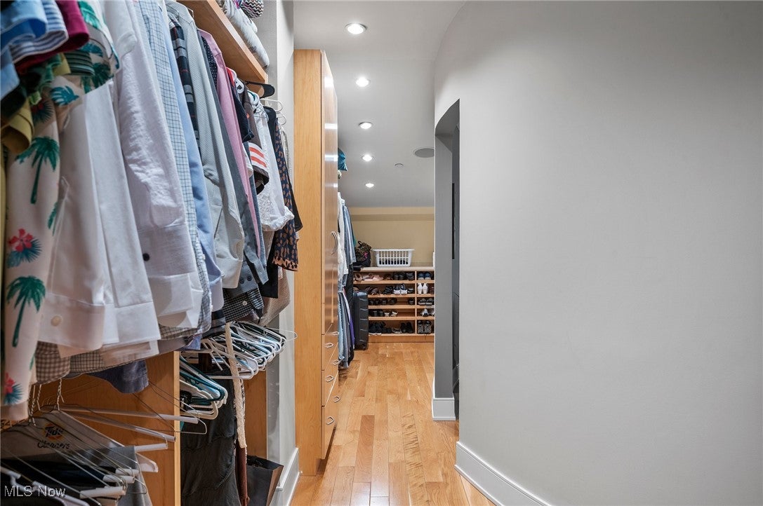 Cleveland, Ohio, 44113, United States, 2 Bedrooms Bedrooms, ,3 BathroomsBathrooms,Residential,Active,1839749