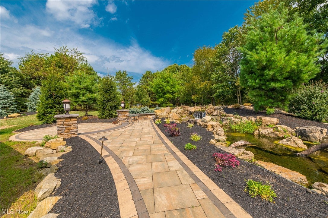 Amherst, Ohio, 44001, United States, 9 Bedrooms Bedrooms, ,6 BathroomsBathrooms,Residential,Active,1941346