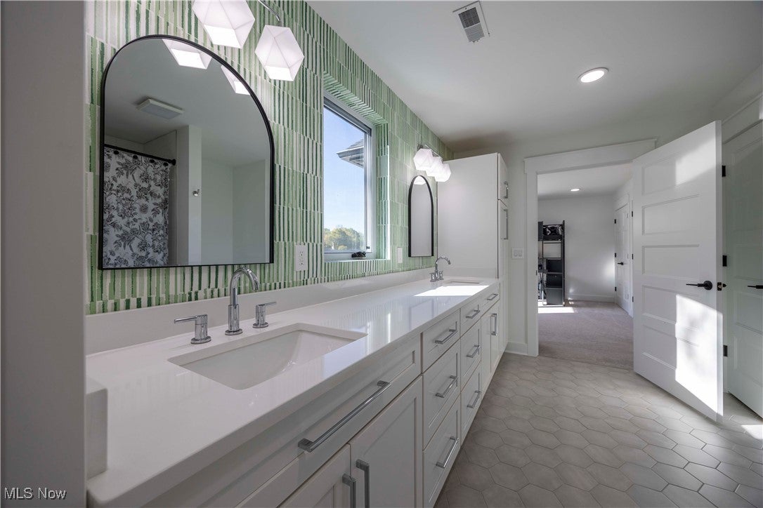 Medina, Ohio, 44256, United States, 4 Bedrooms Bedrooms, ,5 BathroomsBathrooms,Residential,Active,1953983