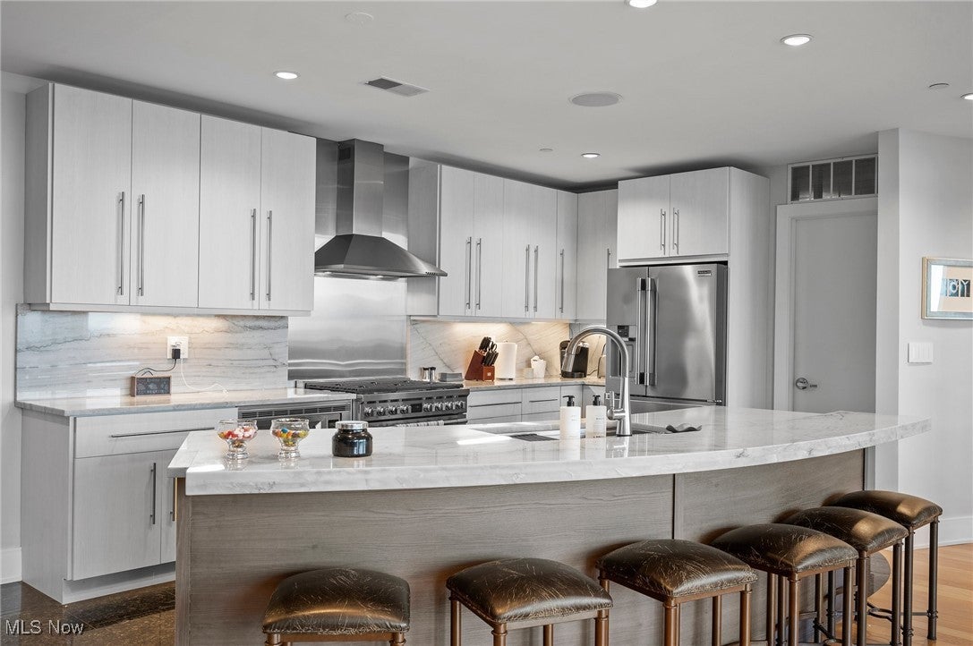 Cleveland, Ohio, 44113, United States, 2 Bedrooms Bedrooms, ,3 BathroomsBathrooms,Residential,Active,1839749