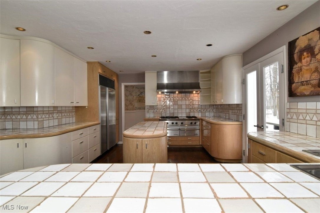 Shaker Heights, Ohio, 44122, United States, 4 Bedrooms Bedrooms, ,5 BathroomsBathrooms,Residential,Contingent,2007147