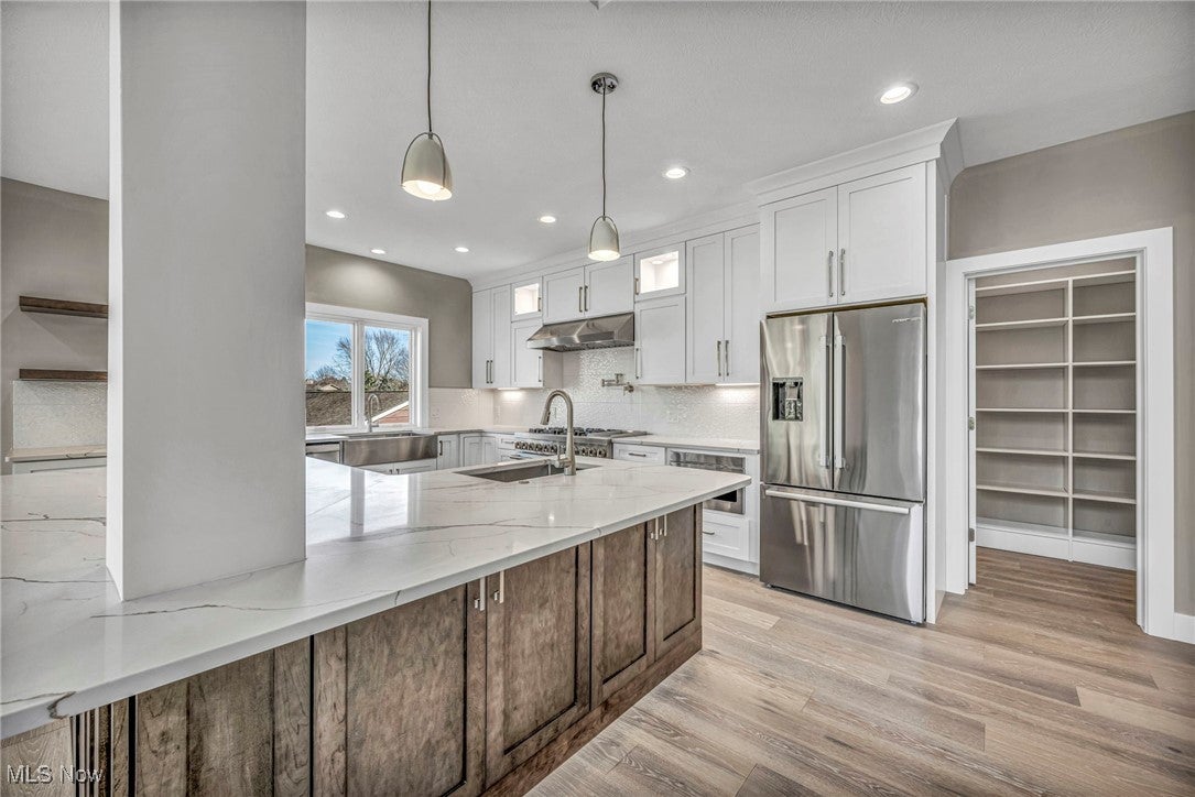 Aurora, Ohio, 44202, United States, 6 Bedrooms Bedrooms, ,5 BathroomsBathrooms,Residential,Active,1909651