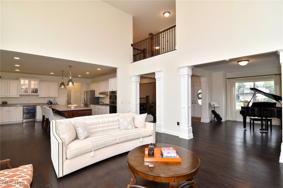 Chagrin Falls, Ohio, 44023, United States, 5 Bedrooms Bedrooms, ,5 BathroomsBathrooms,Residential,Active,1929410