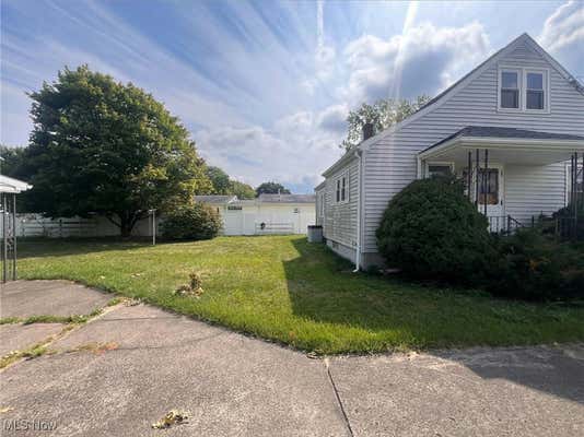 294 CENTER ST W, WARREN, OH 44481, photo 4 of 5