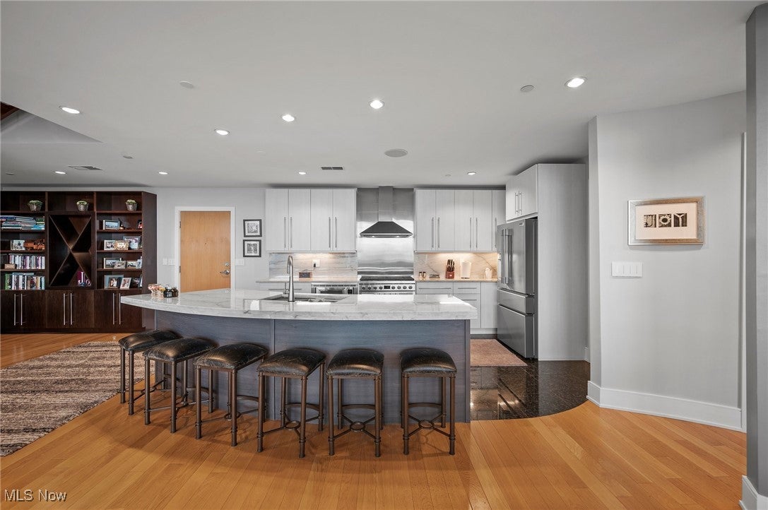 Cleveland, Ohio, 44113, United States, 2 Bedrooms Bedrooms, ,3 BathroomsBathrooms,Residential,Active,1839749