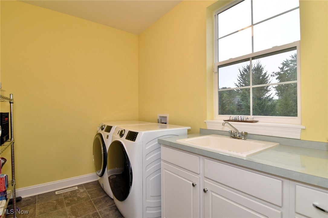 Chagrin Falls, Ohio, 44023, United States, 5 Bedrooms Bedrooms, ,5 BathroomsBathrooms,Residential,Active,1929410