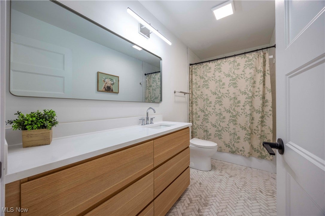 Medina, Ohio, 44256, United States, 4 Bedrooms Bedrooms, ,5 BathroomsBathrooms,Residential,Active,1953983