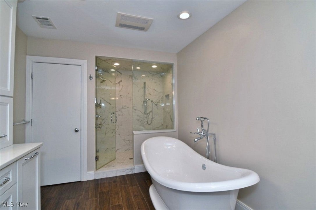 Shaker Heights, Ohio, 44122, United States, 4 Bedrooms Bedrooms, ,5 BathroomsBathrooms,Residential,Contingent,2007147