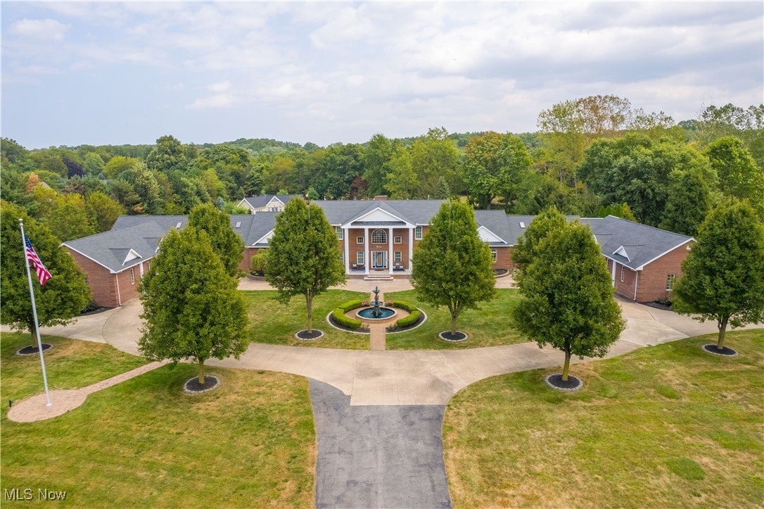 Amherst, Ohio, 44001, United States, 9 Bedrooms Bedrooms, ,6 BathroomsBathrooms,Residential,Active,1941346