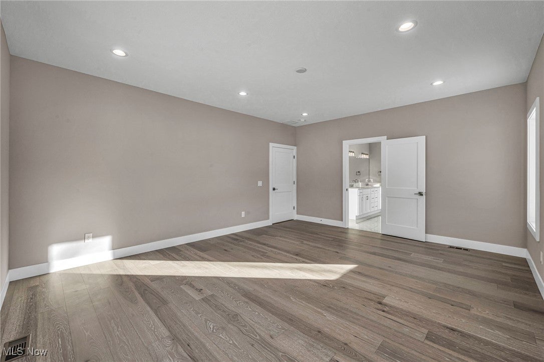 Moreland Hills, Ohio, 44022, United States, 5 Bedrooms Bedrooms, ,6 BathroomsBathrooms,Residential,Contingent,1903201