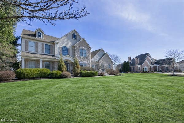 6245 HIGHLAND GREEN DR, MEDINA, OH 44256, photo 3 of 50