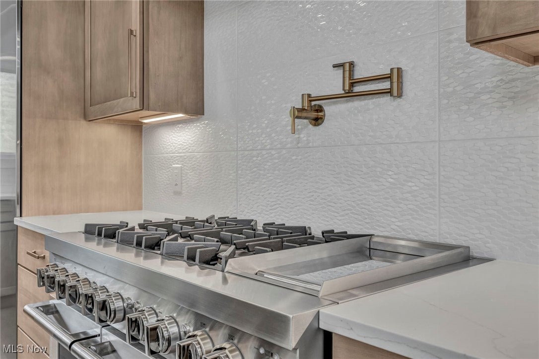 Aurora, Ohio, 44202, United States, 6 Bedrooms Bedrooms, ,5 BathroomsBathrooms,Residential,Active,1909651