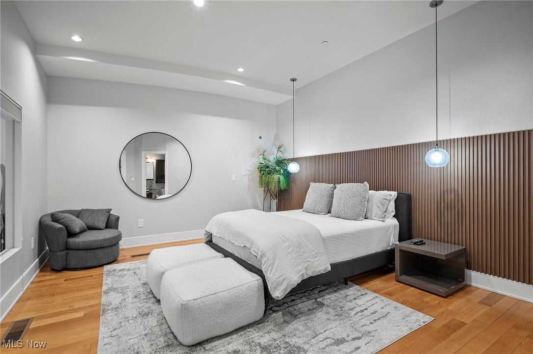 Cleveland, Ohio, 44113, United States, 2 Bedrooms Bedrooms, ,3 BathroomsBathrooms,Residential,Active,1839749