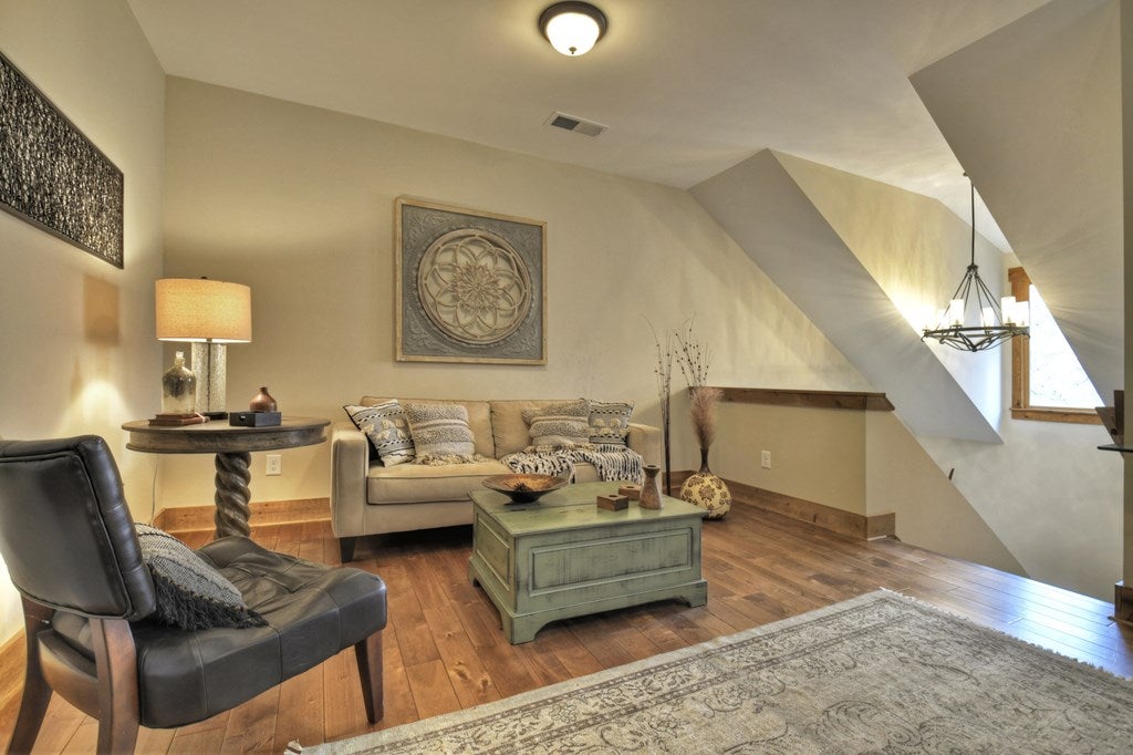 Ellijay, Georgia, 30540, United States, 5 Bedrooms Bedrooms, ,4 BathroomsBathrooms,Residential,Active,1745330