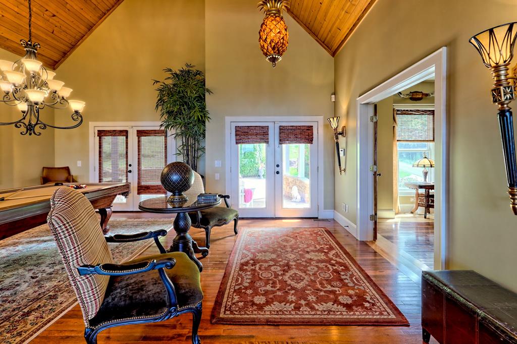 Franklin, North Carolina, 28734, United States, 3 Bedrooms Bedrooms, ,4 BathroomsBathrooms,Residential,Active,1945078