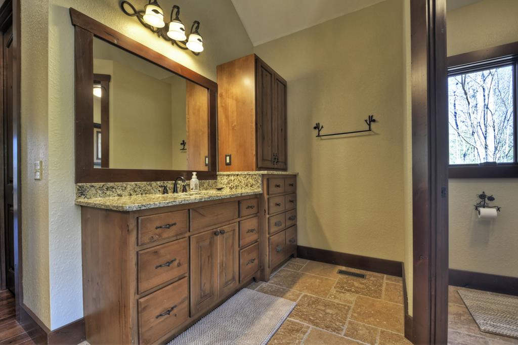 Ellijay, Georgia, 30536, United States, 5 Bedrooms Bedrooms, ,6 BathroomsBathrooms,Residential,Active,1953362