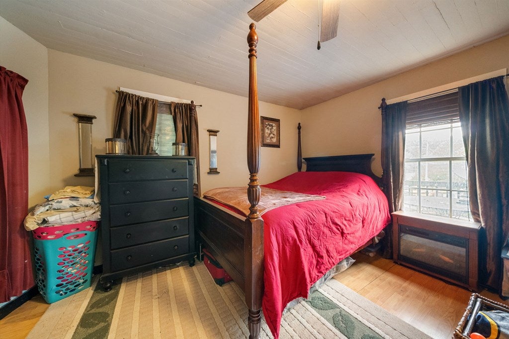 Ellijay, Georgia, 30536, United States, 3 Bedrooms Bedrooms, ,3 BathroomsBathrooms,Residential,Active,1953369