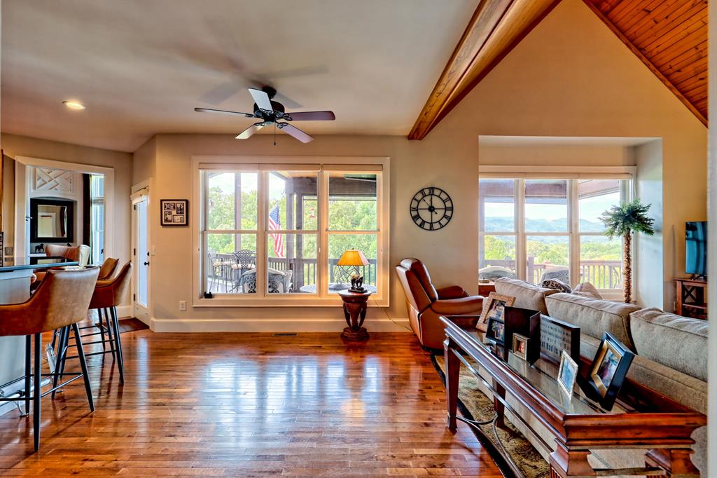 Franklin, North Carolina, 28734, United States, 3 Bedrooms Bedrooms, ,4 BathroomsBathrooms,Residential,Active,1945078