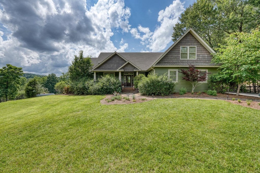Blairsville, Georgia, 30512, United States, 4 Bedrooms Bedrooms, ,4 BathroomsBathrooms,Residential,Active,1850663