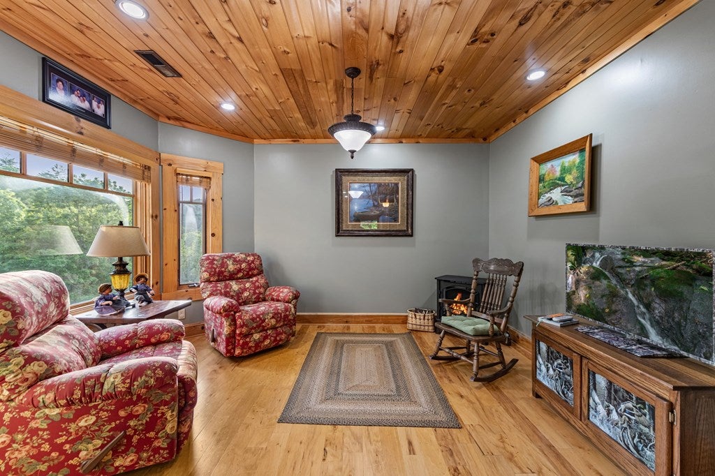 Brasstown, North Carolina, 28902, United States, 4 Bedrooms Bedrooms, ,5 BathroomsBathrooms,Residential,Active,1810516