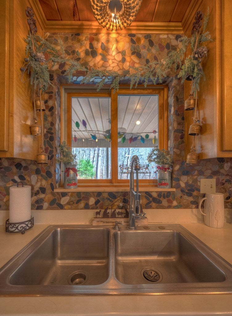 Hiawassee, Georgia, 30546, United States, 3 Bedrooms Bedrooms, ,2 BathroomsBathrooms,Residential,Active,2007353