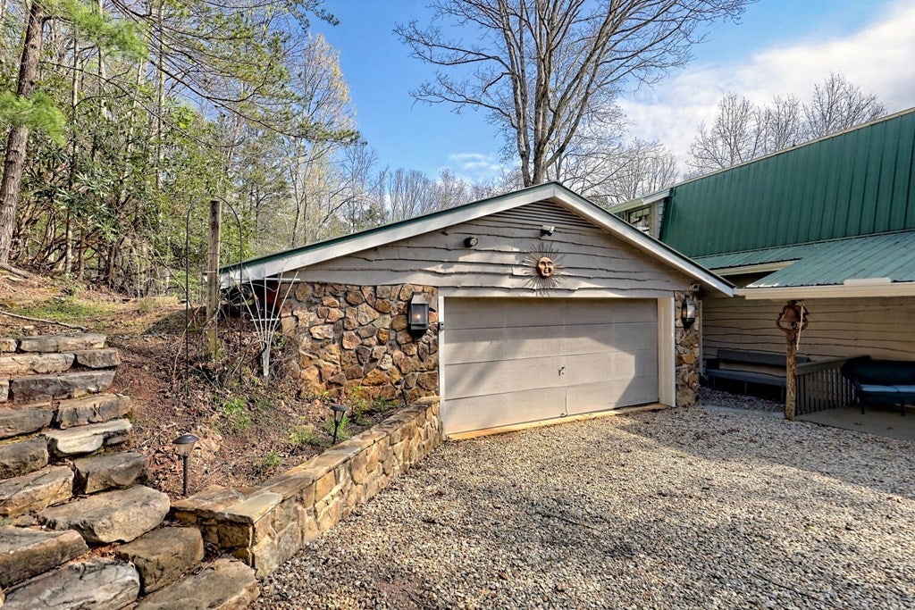Blairsville, Georgia, 30512, United States, 3 Bedrooms Bedrooms, ,6 BathroomsBathrooms,Residential,Active,1920218