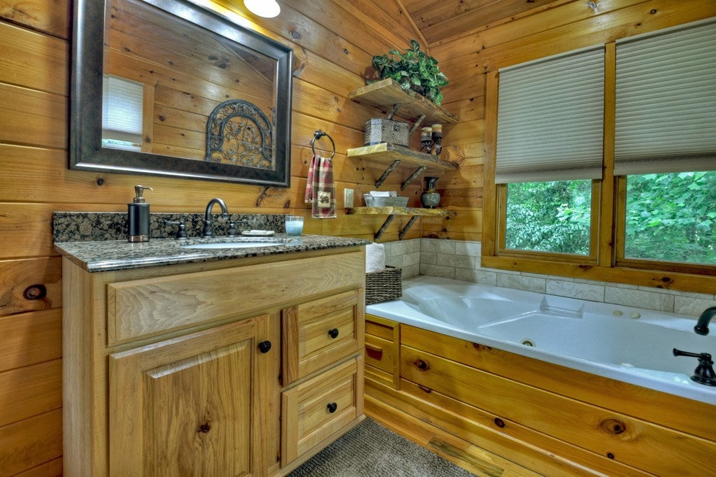 Morganton, Georgia, 30560, United States, 4 Bedrooms Bedrooms, ,6 BathroomsBathrooms,Residential,Active,1944072