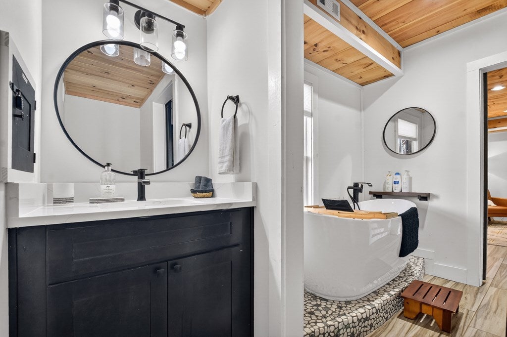 Blue Ridge, Georgia, 30513, United States, 3 Bedrooms Bedrooms, ,3 BathroomsBathrooms,Residential,Active,2029742