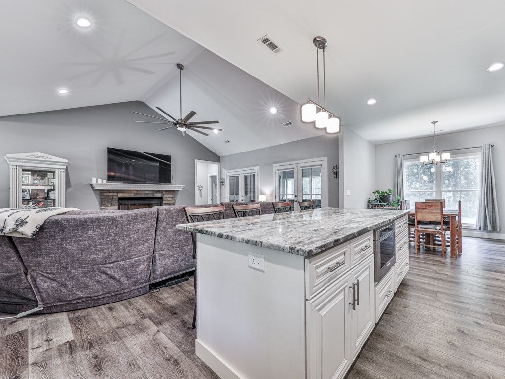 Ellijay, Georgia, 30540, United States, 4 Bedrooms Bedrooms, ,5 BathroomsBathrooms,Residential,Active,2007131