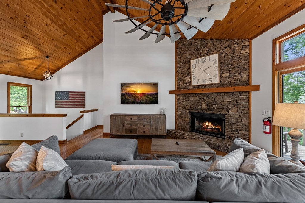 Morganton, Georgia, 30560, United States, 4 Bedrooms Bedrooms, ,3 BathroomsBathrooms,Residential,Pending,1858671