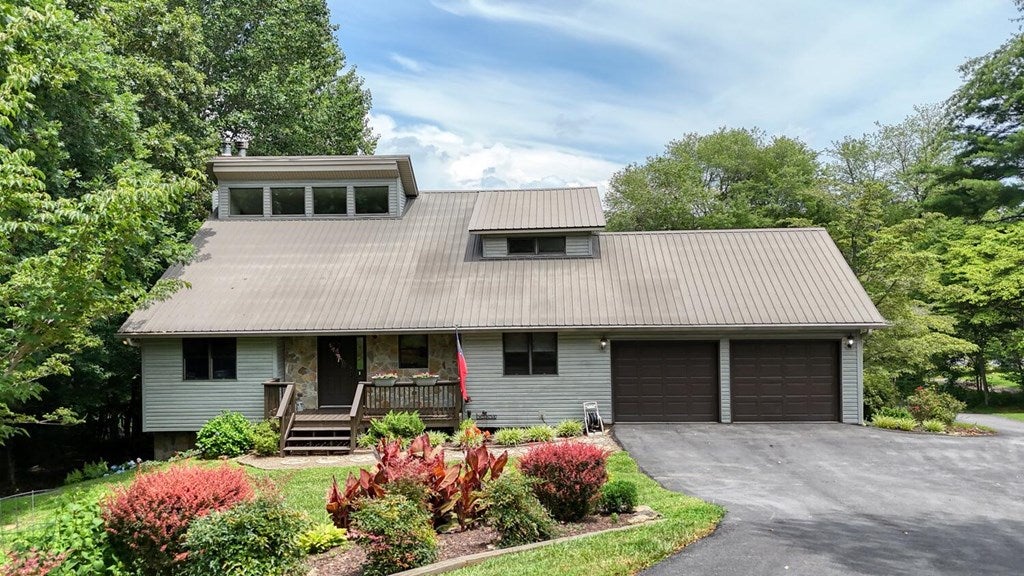 Blairsville, Georgia, 30512, United States, 3 Bedrooms Bedrooms, ,3 BathroomsBathrooms,Residential,Active,1877859