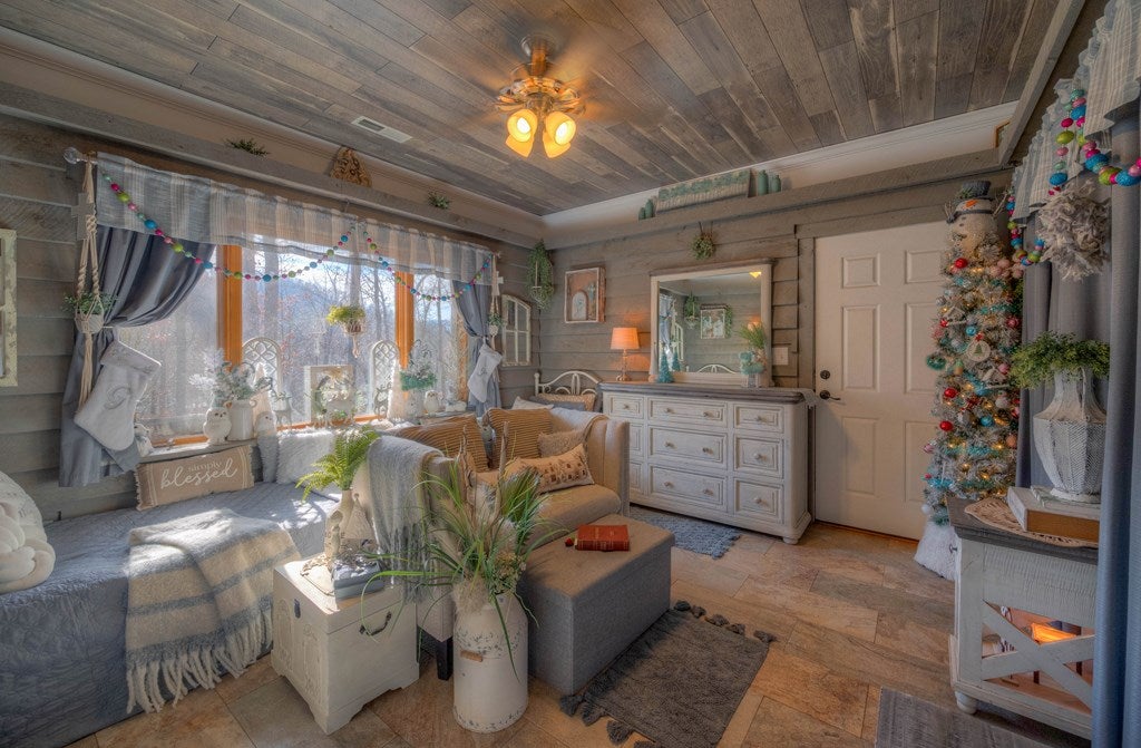 Hiawassee, Georgia, 30546, United States, 3 Bedrooms Bedrooms, ,2 BathroomsBathrooms,Residential,Active,2007353