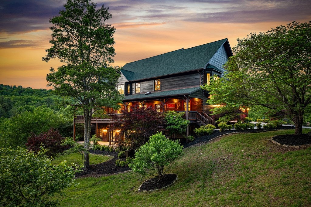 Brasstown, North Carolina, 28902, United States, 4 Bedrooms Bedrooms, ,5 BathroomsBathrooms,Residential,Active,1810516