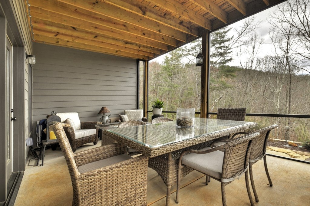 Ellijay, Georgia, 30540, United States, 5 Bedrooms Bedrooms, ,4 BathroomsBathrooms,Residential,Active,1745330