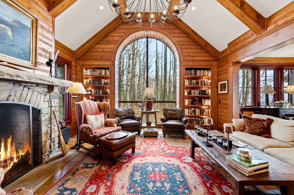 Murphy, North Carolina, 28906, United States, 5 Bedrooms Bedrooms, ,6 BathroomsBathrooms,Residential,Active,2000202