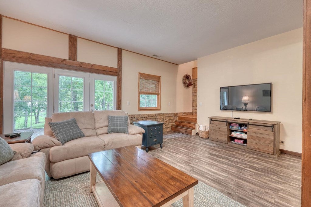 Blairsville, Georgia, 30512, United States, 4 Bedrooms Bedrooms, ,4 BathroomsBathrooms,Residential,Active,1920254