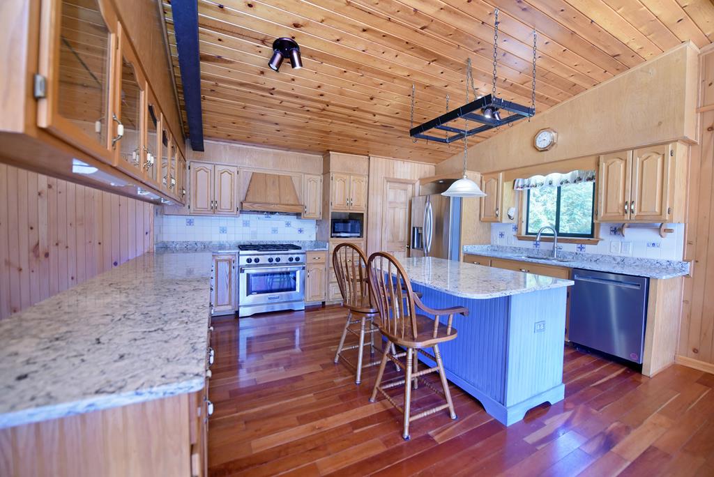 Blairsville, Georgia, 30512, United States, 3 Bedrooms Bedrooms, ,3 BathroomsBathrooms,Residential,Active,2009171