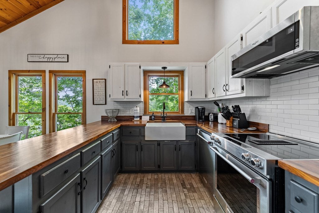 Morganton, Georgia, 30560, United States, 4 Bedrooms Bedrooms, ,3 BathroomsBathrooms,Residential,Pending,1858671