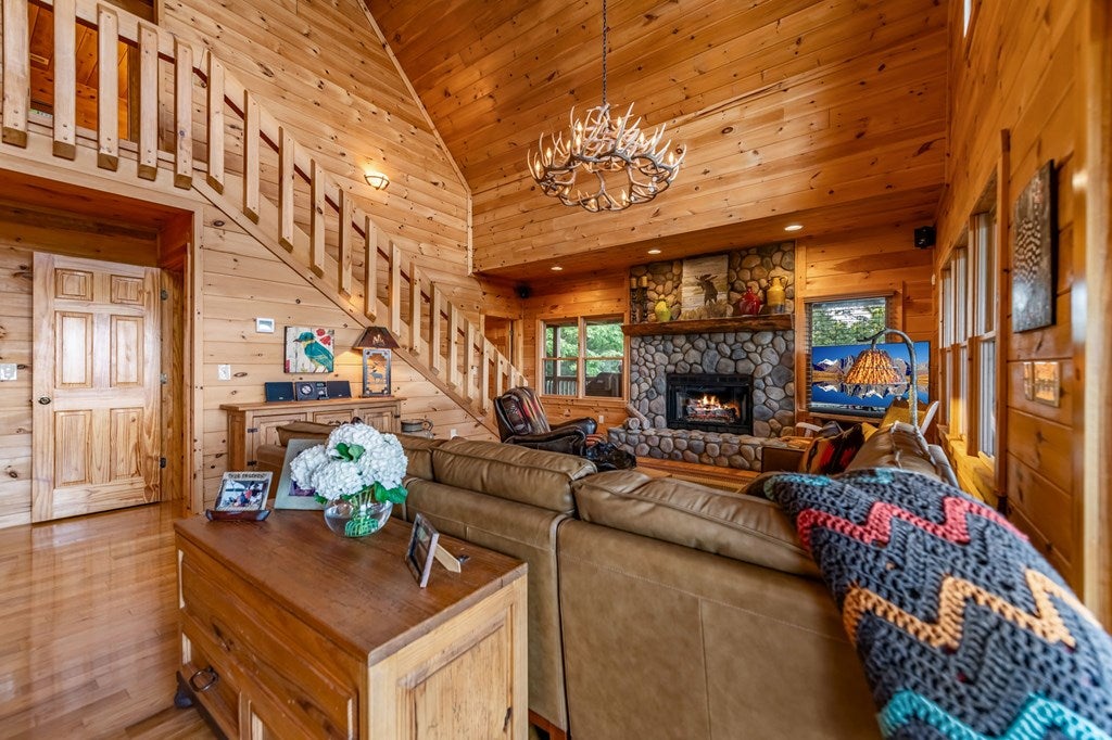 Mineral Bluff, Georgia, 30559, United States, 4 Bedrooms Bedrooms, ,4 BathroomsBathrooms,Residential,Active,1929467