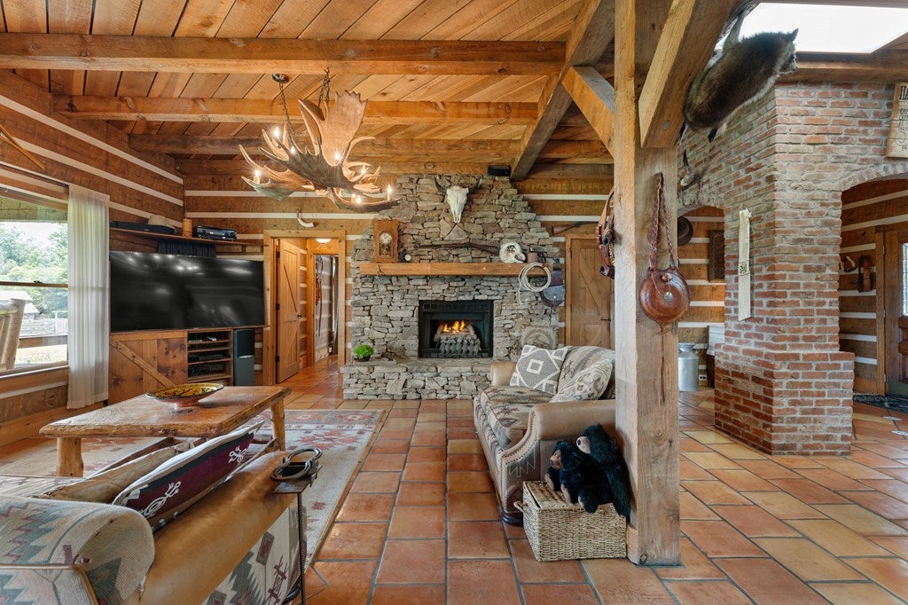 Warne, North Carolina, 28909, United States, 3 Bedrooms Bedrooms, ,3 BathroomsBathrooms,Residential,Active,1859363