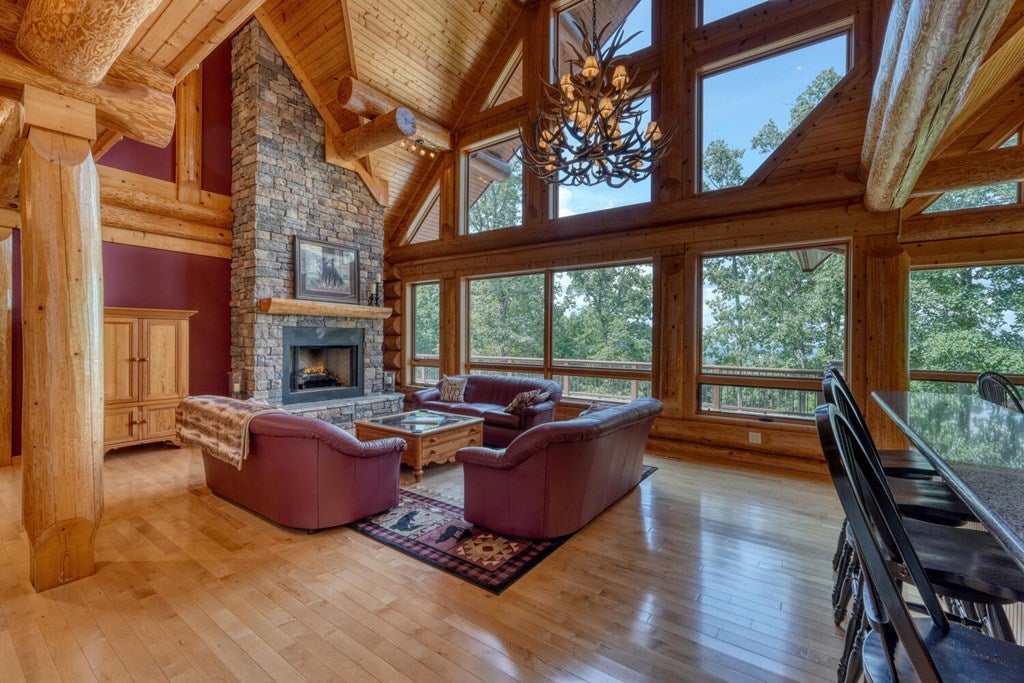 Blairsville, Georgia, 30512, United States, 4 Bedrooms Bedrooms, ,6 BathroomsBathrooms,Residential,Active,1934771