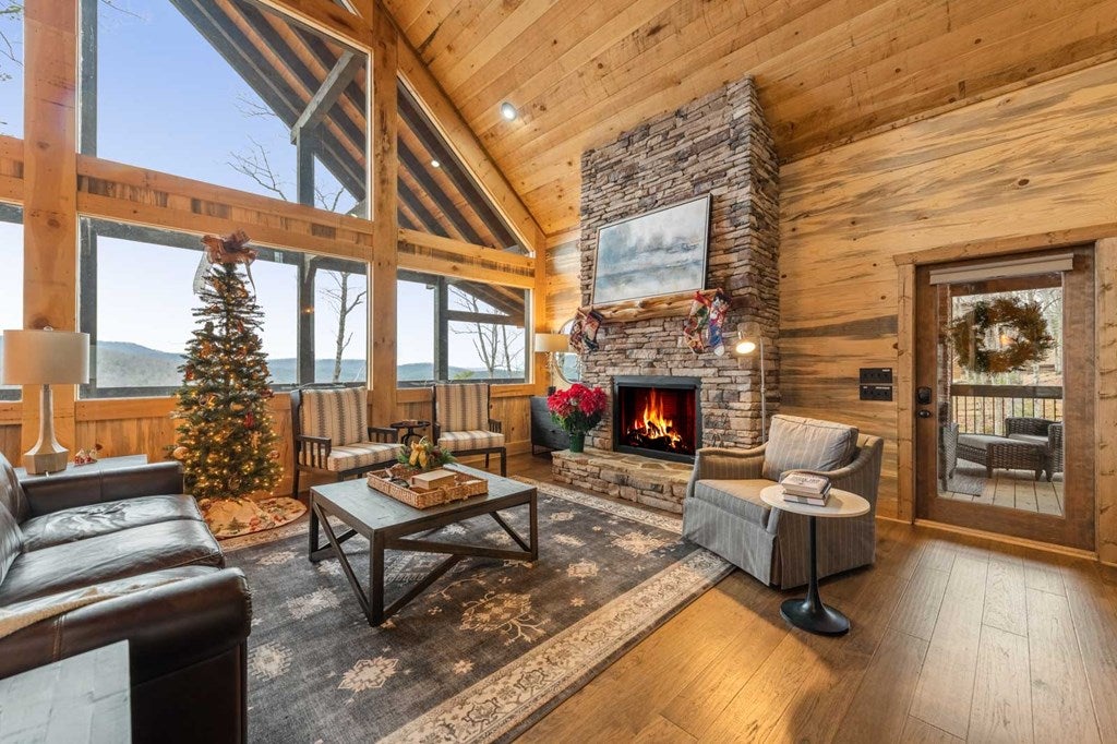 Blue Ridge, Georgia, 30513, United States, 4 Bedrooms Bedrooms, ,4 BathroomsBathrooms,Residential,Active,1965858