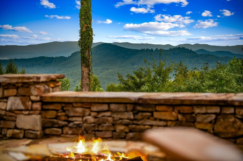 Mineral Bluff, Georgia, 30559, United States, 4 Bedrooms Bedrooms, ,4 BathroomsBathrooms,Residential,Active,1929467