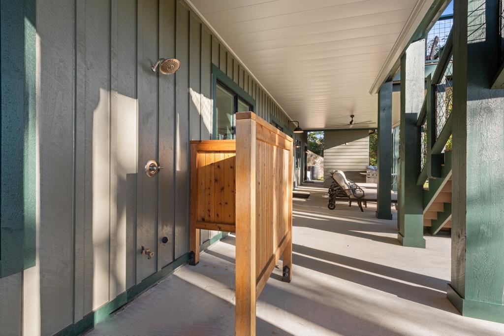 Ellijay, Georgia, 30536, United States, 3 Bedrooms Bedrooms, ,4 BathroomsBathrooms,Residential,Active,1968120