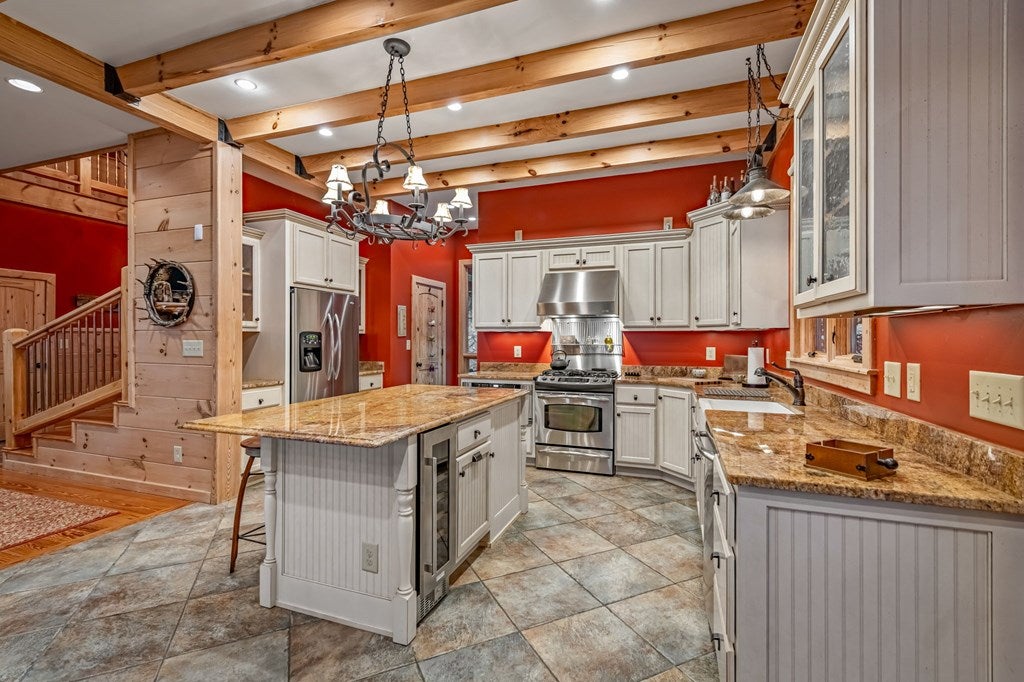 Morganton, Georgia, 30560, United States, 4 Bedrooms Bedrooms, ,5 BathroomsBathrooms,Residential,Active,1952626