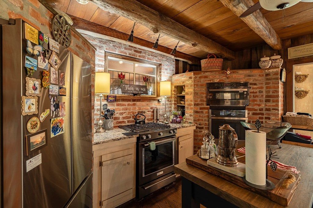 Blairsville, Georgia, 30512, United States, 5 Bedrooms Bedrooms, ,6 BathroomsBathrooms,Residential,Active,1944103